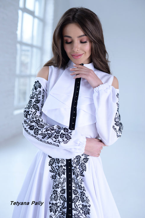 Dominika women's set (blouse, belt, skirt), Oscar men's shirt.