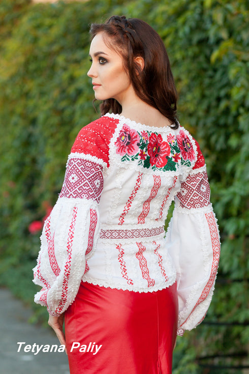 Троянда-вишиванка