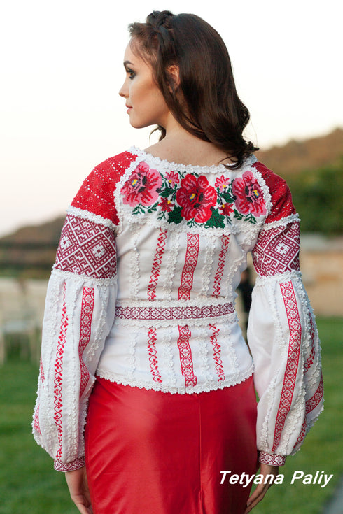 Троянда-вишиванка