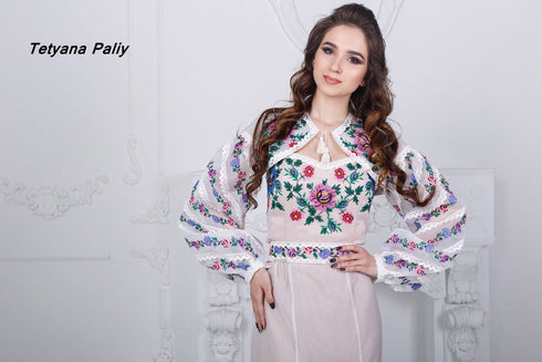 Dress Elizabeth with a detachable train and a separate balero