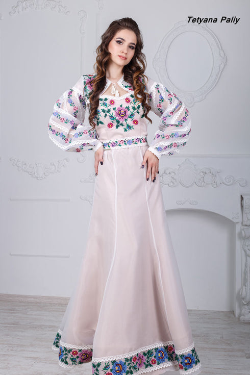 Dress Elizabeth with a detachable train and a separate balero